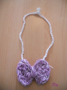 Collier noeud blanc et violet
