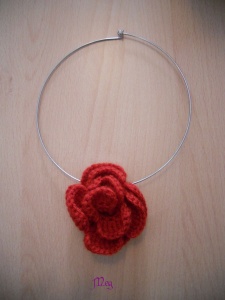Collier rose rouge 2